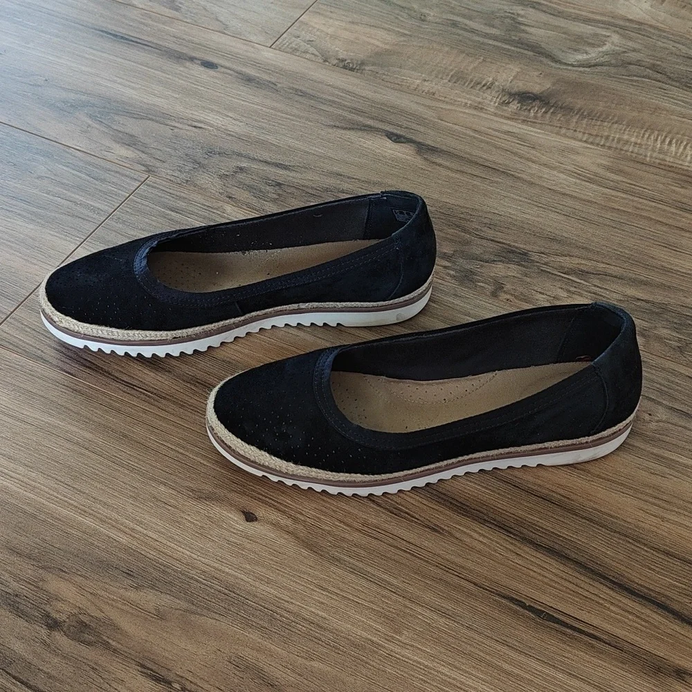 Like new Clark's suede espadrille flats
